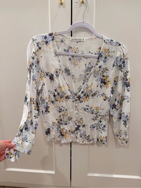 Abercrombie & Fitch White Floral V-Neck Button-Front Peplum Blouse